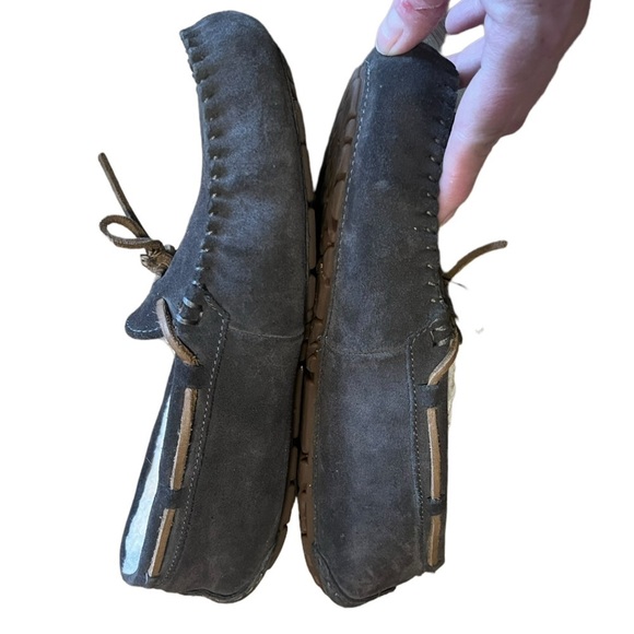 Ugg Dakota women’s gray pewter leather shearling lined slipper - Picture 3 of 9